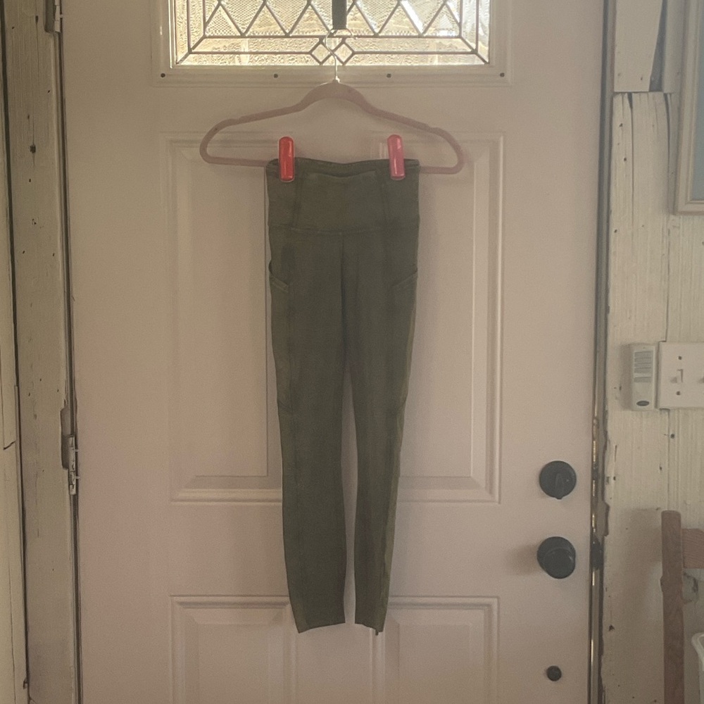 Fast and free high rise tight with pockets
